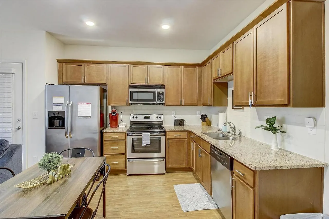 Studio And 1Br Apts By Frontdesk Apartment Charlotte